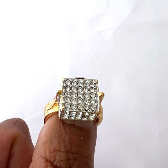 New Women’s Gold-tone Large Square Platform cluster shiny Cocktail Ring sz 8 - Picture 2 of 9